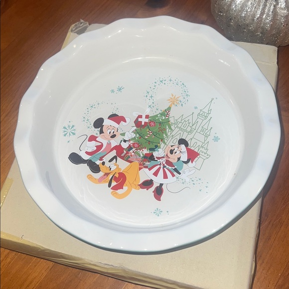 NIB Disney Christmas Pie Plate With Mickey, Minnie, Pluto, and the Castle 9in. - Picture 2 of 5